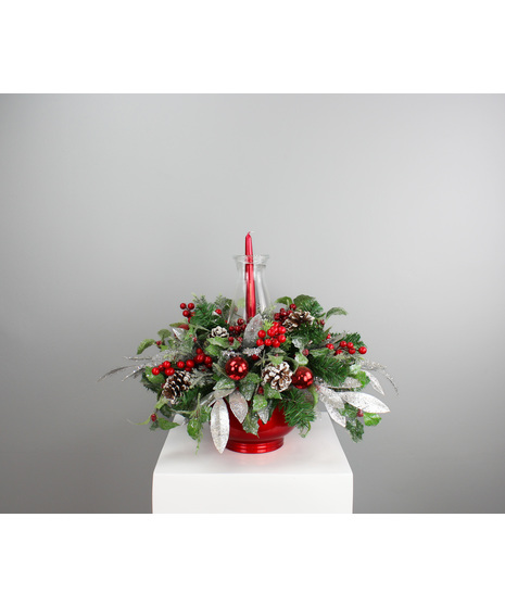 Crimson Glow brings a warm, elegant sparkle to Christmas décor with classic seasonal details.