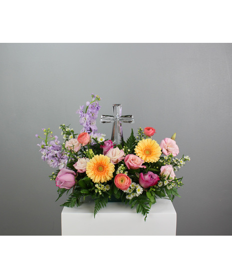 The Everlasting Love sympathy arrangement is a poignant and elegant tribute, designed to convey heartfelt condolences and everlasting memories.