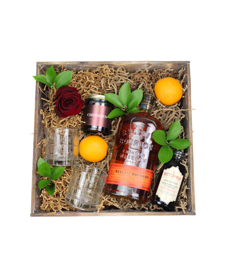 A timeless classic reimagined, the Old Fashioned gift crate is the perfect treat for any bourbon lover.