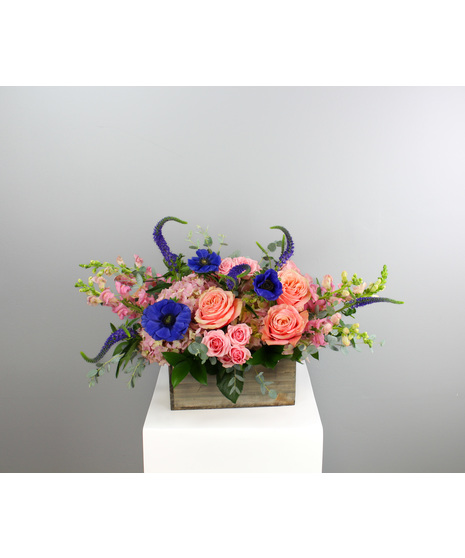 A charming and romantic blend of garden-fresh blooms, the Cottage Garden arrangement is a breathtaking display of soft pastels and natural elegance. 