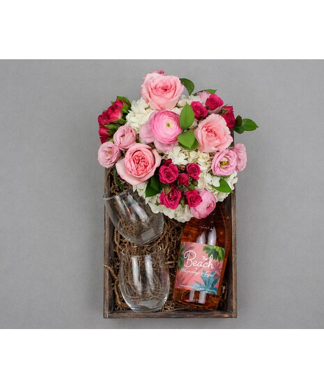 Escape to the coast with our Flamingo Beach Gift Crate — a breezy, beachy celebration in a box.