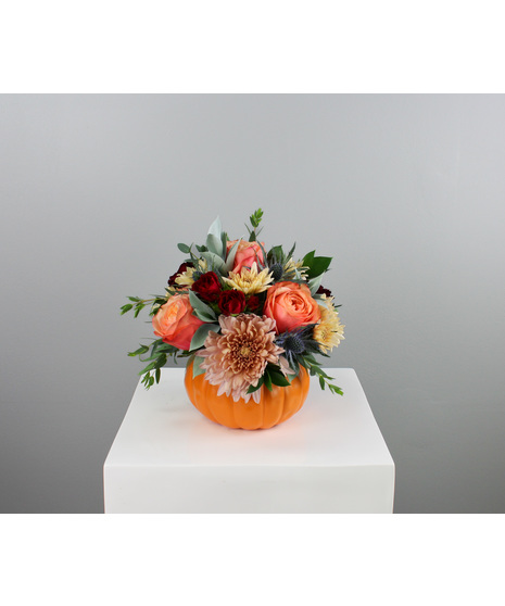 Gourdgeous is a chic fall arrangement that celebrates the season in style. 