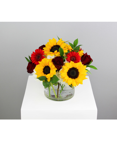 Embrace the spirit of Maryland with our 'Maryland Pride' floral arrangement.