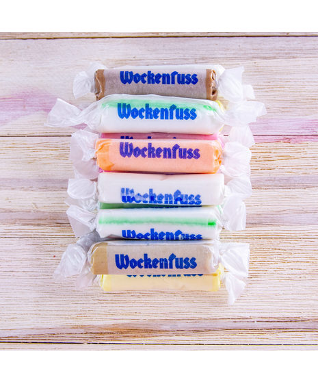 Sweet, soft, and irresistibly charming, Saltwater Taffy is a summer floral arrangement inspired by coastal delights and nostalgic boardwalk strolls.